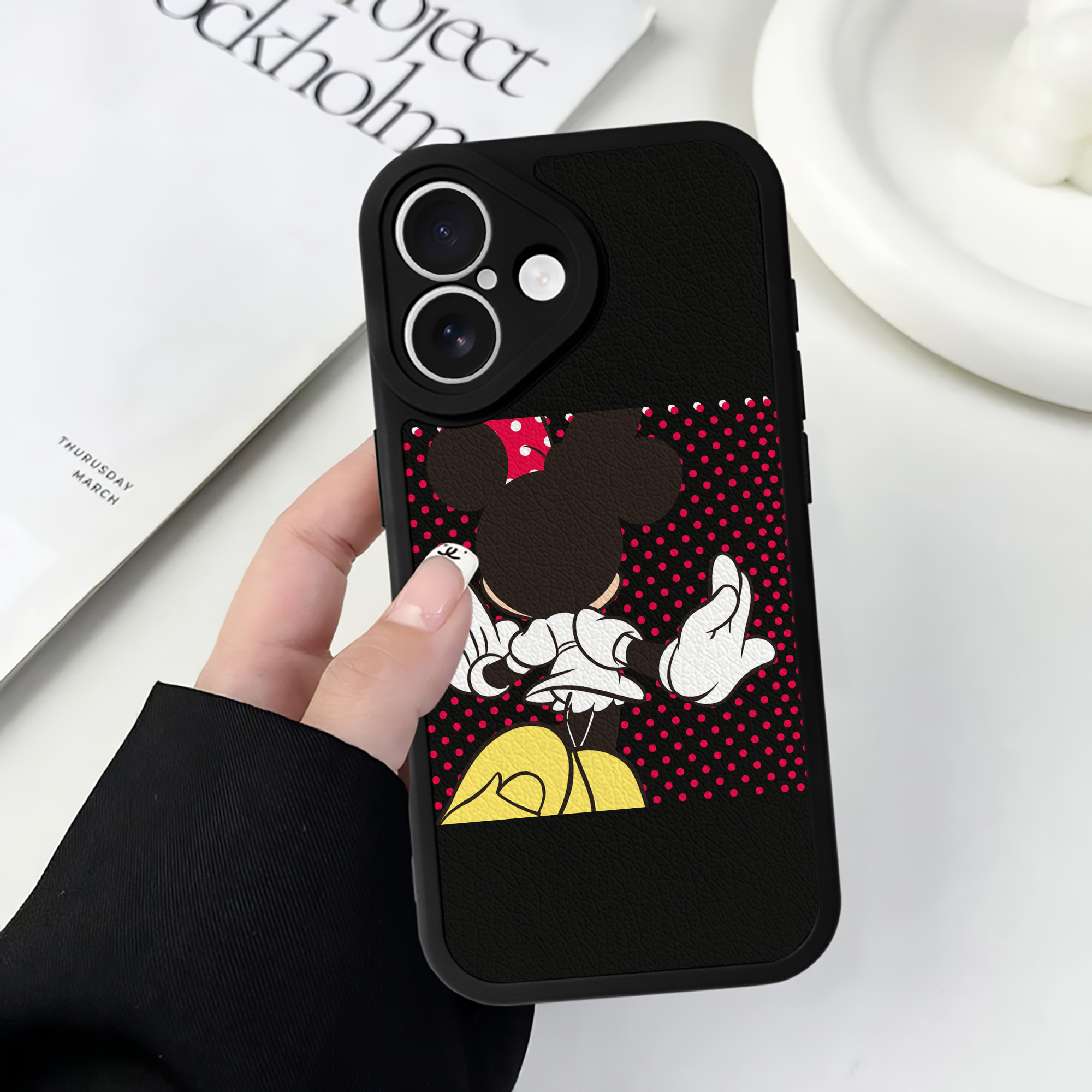 （画像用） ミッキーマウス Mickey Mouse 【iPhone 16シリーズ対応】シリコンスマホケース（レザー調） 材質：シリコン